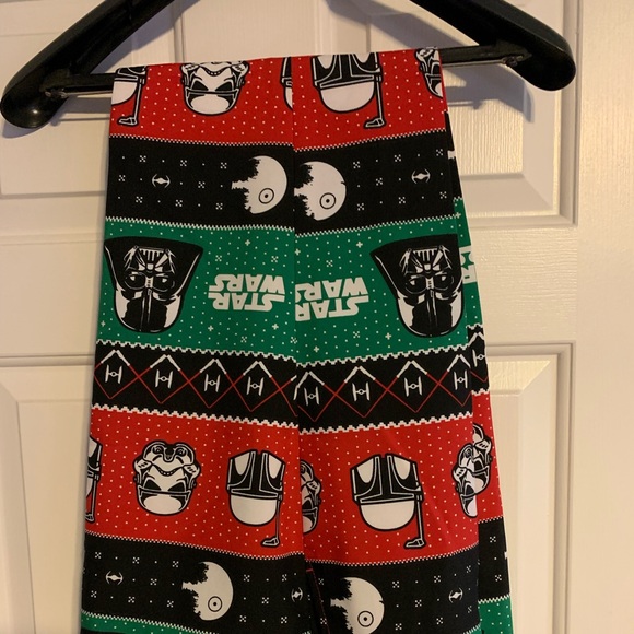 May the Fourth be with You! Here is a classic Star Wars suit for the enthusiast! - Picture 3 of 7